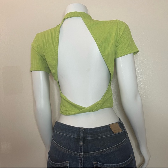 Green cropped shirt twist back short sleeve - Picture 2 of 11